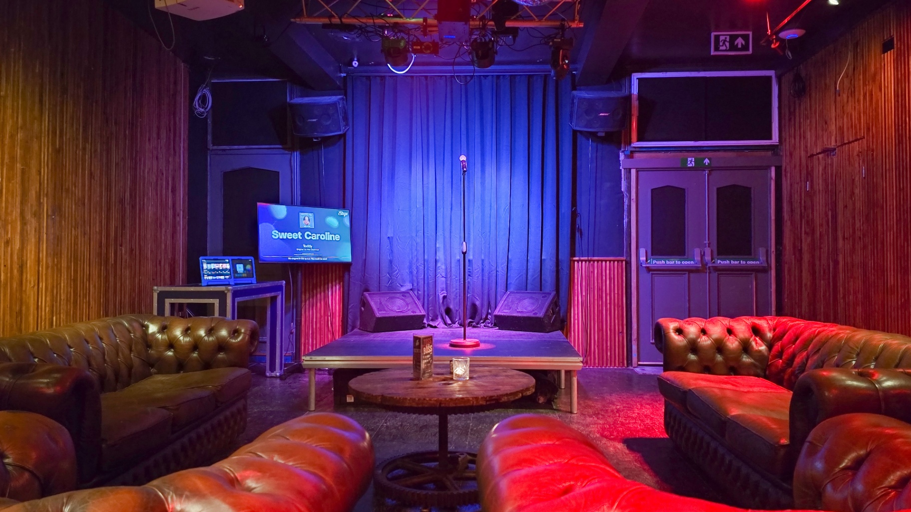 Stage front-on with tufted leather sofas